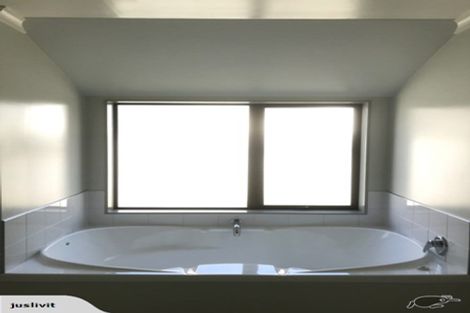 Photo of property in 17a Raumati Terrace, Khandallah, Wellington, 6035