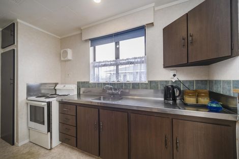 Photo of property in 27 Galway Avenue, Hokowhitu, Palmerston North, 4410