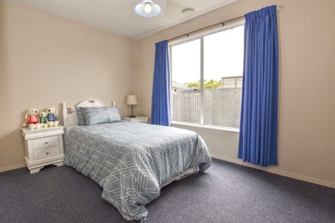 Photo of property in 22 Mckellar Place, Hornby, Christchurch, 8042