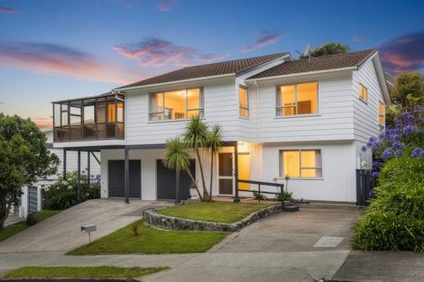 Photo of property in 15 Fyvie Avenue, Tawa, Wellington, 5028