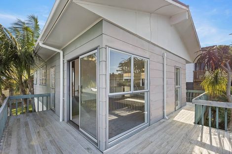 Photo of property in 1/3 Glenvale Place, Totara Vale, Auckland, 0629