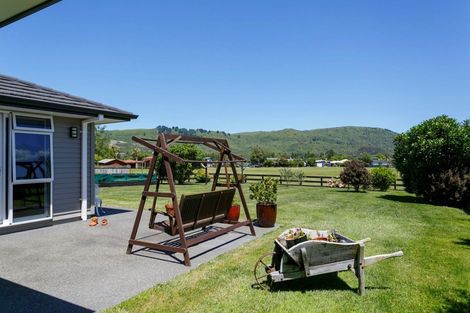 Photo of property in 19 Montgomery Crescent, Kinloch, Taupo, 3377