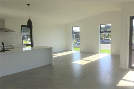 Photo of property in 3 Rochfort Crescent, Pyes Pa, Tauranga, 3112
