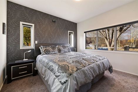 Photo of property in 2 Innes Place, Arrowtown, 9302