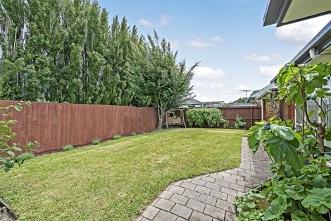 Photo of property in 6 Rosefield Lane, Northcote, Christchurch, 8052