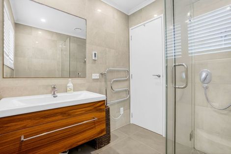Photo of property in 8a Tipau Street, Torbay, Auckland, 0630