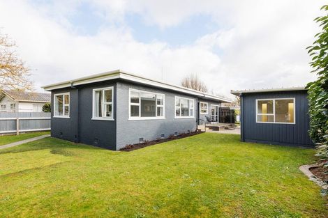 Photo of property in 6 Cremorne Avenue, Hokowhitu, Palmerston North, 4410