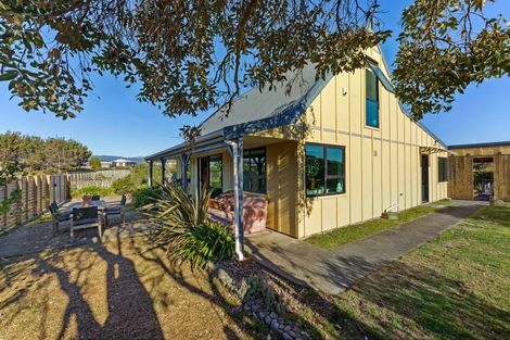 Photo of property in 6 James Street, Waikawa Beach, Levin, 5573