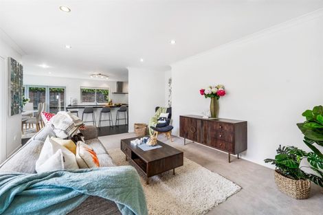 Photo of property in 32 Corricvale Way, Northcross, Auckland, 0630