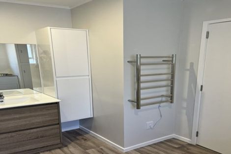 Photo of property in 64a Clayburn Road, Glen Eden, Auckland, 0602