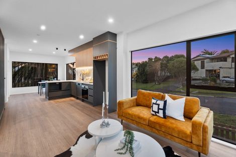 Photo of property in 1/33 Elizabeth Drive, West Harbour, Auckland, 0618