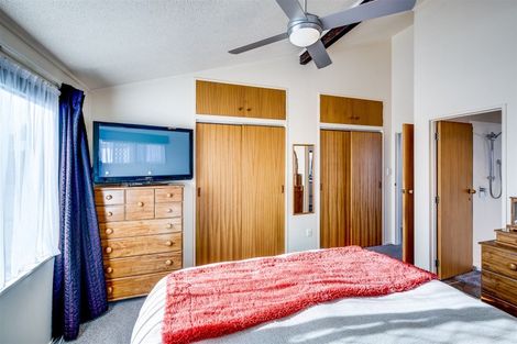 Photo of property in 2 Yeo Place, Taradale, Napier, 4112