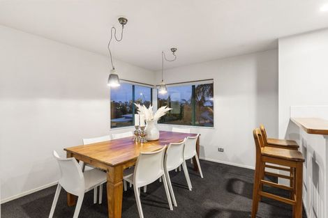 Photo of property in 5 Baulcomb Parade, Windsor Park, Auckland, 0632