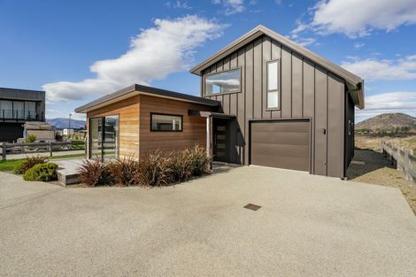 Photo of property in 5 Wallace Place, Wanaka, 9305