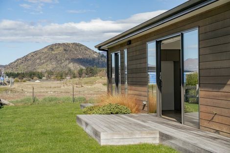 Photo of property in 5 Wallace Place, Wanaka, 9305