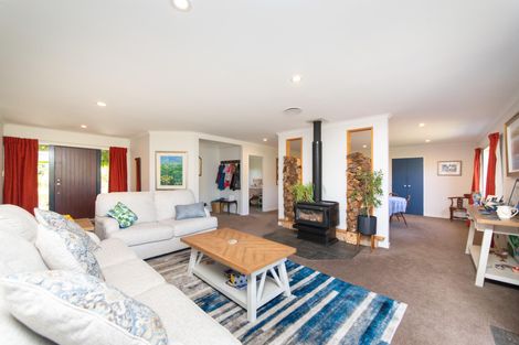 Photo of property in 57 Waicola Drive, Fitzherbert, Palmerston North, 4471