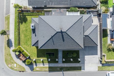 Photo of property in 88 Queen Charlotte Drive, Aotea, Porirua, 5024