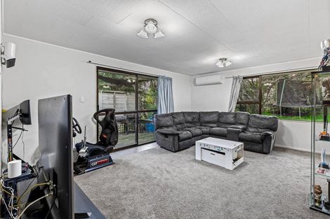 Photo of property in 6 Crosby Road, West Harbour, Auckland, 0618