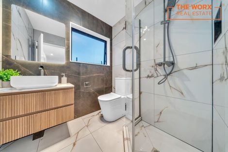 Photo of property in 106b Edgewater Drive, Pakuranga, Auckland, 2010