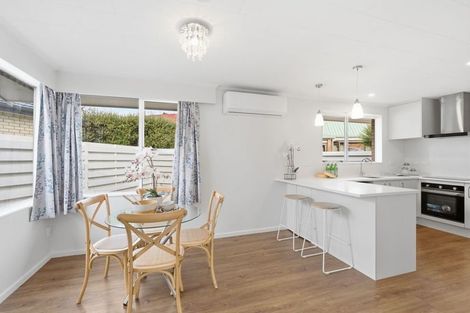 Photo of property in 76 Avonhead Road, Avonhead, Christchurch, 8042