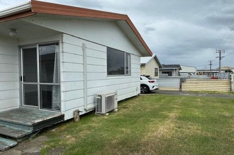 Photo of property in 24 Raupo Street, Castlecliff, Whanganui, 4501