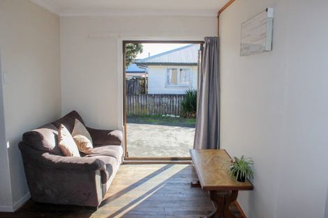 Photo of property in 18 Saint Leonards Road, Kelston, Auckland, 0602