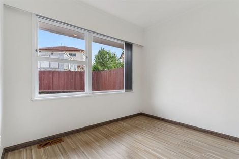 Photo of property in 176 Edmonton Road, Te Atatu South, Auckland, 0610