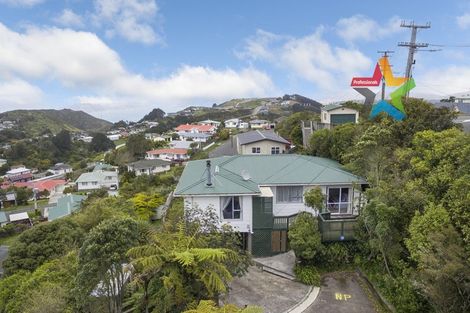 Photo of property in 18 Salford Street, Newlands, Wellington, 6037