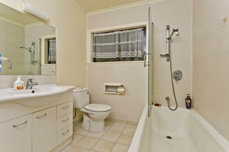 Photo of property in 41 Forrest Hill Road, Milford, Auckland, 0620