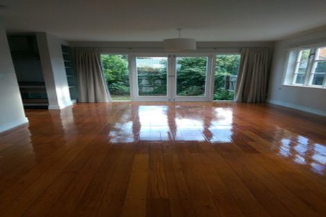 Photo of property in 35 Garreg Road, Fendalton, Christchurch, 8052