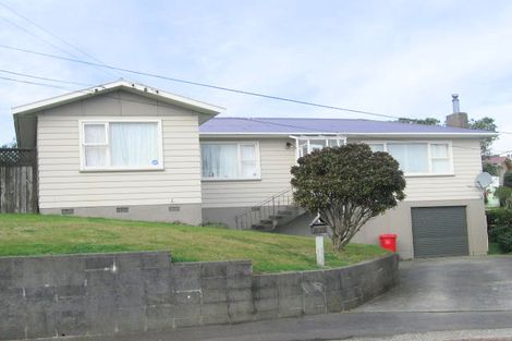 Photo of property in 25 Brooker Grove, Newlands, Wellington, 6037