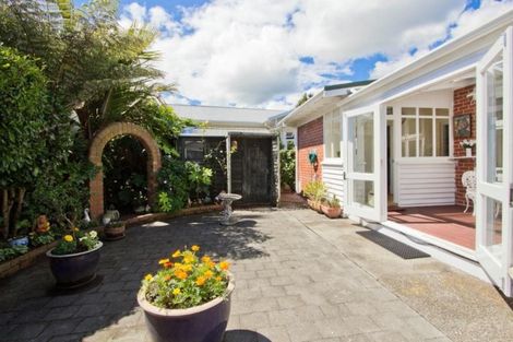 Photo of property in 33 Totara Crescent, Woburn, Lower Hutt, 5010