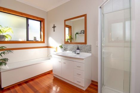 Photo of property in 7 Alpine Grove, Kelvin Grove, Palmerston North, 4414