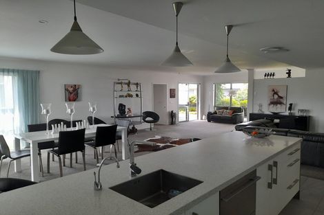 Photo of property in 20 Roseberry Place, Whitianga, 3510