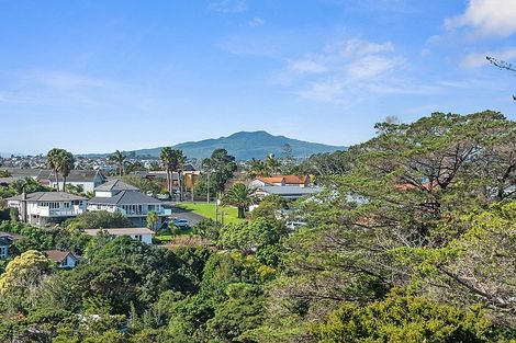 Photo of property in 32 Seaview Avenue, Northcote, Auckland, 0627