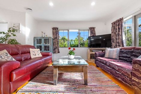 Photo of property in 15 Awaroa Stream Drive, Waiuku, 2123