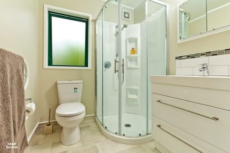 Photo of property in 2 Waipuia Place, Greenhithe, Auckland, 0632