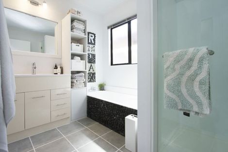 Photo of property in 2/23 Birchfield Road, Hauraki, Auckland, 0622