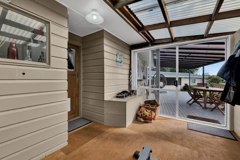 Photo of property in 8 Brassey Street, Waverley, 4510