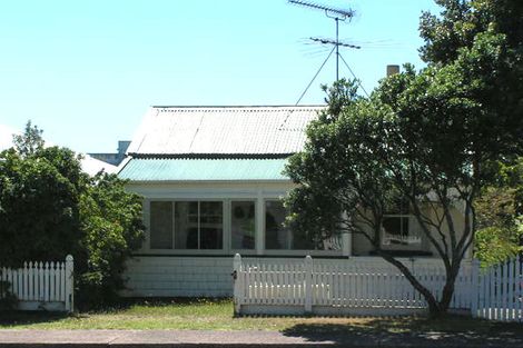 Photo of property in 7 Rodney Road, Northcote Point, Auckland, 0627