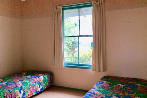 Photo of property in 6 Paraekaretu Street, Hunterville, 4730