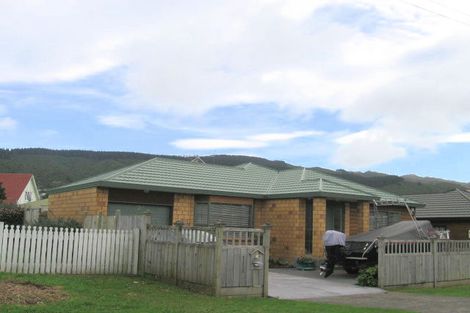 Photo of property in 27 Oxford Street, Tawa, Wellington, 5028