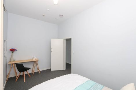 Photo of property in 70 Kelburn Parade, Kelburn, Wellington, 6012