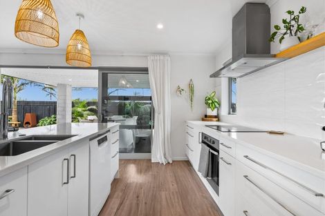 Photo of property in 24 Ferry Road, Waipu, 0510