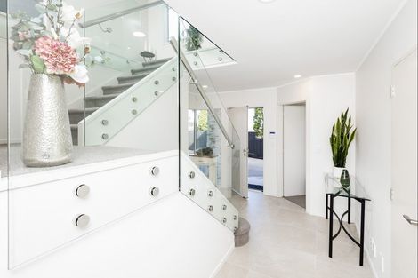 Photo of property in 2/8 Gills Road, Bucklands Beach, Auckland, 2014