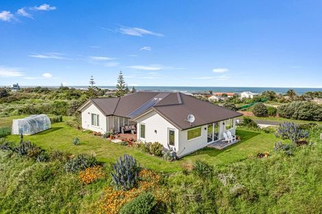 Photo of property in 12 Longbeach Drive, Castlecliff, Whanganui, 4501