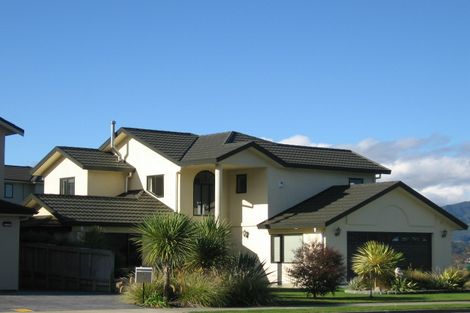 Photo of property in 2 Kirton Drive, Riverstone Terraces, Upper Hutt, 5018