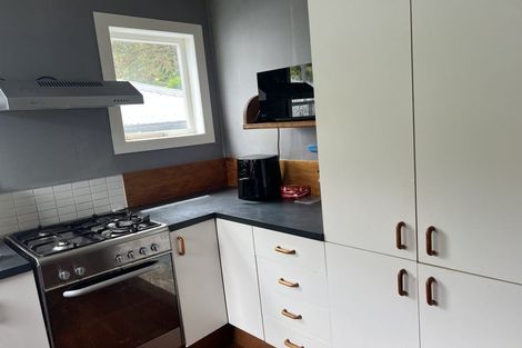 Photo of property in 135 Kelburn Parade, Kelburn, Wellington, 6012