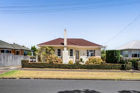 Photo of property in 32 Victoria Road, New Plymouth, 4310