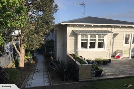 Photo of property in 5 Hutchinson Avenue, New Lynn, Auckland, 0600
